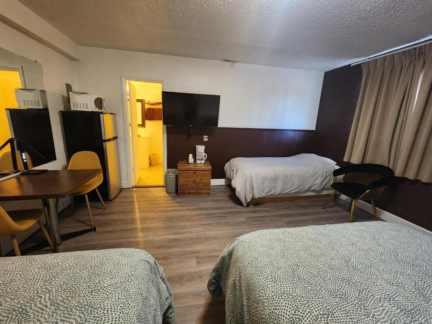 Centennial Motel Kindersley Esterno foto